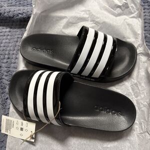 AUTHENTIC BLACK ADIDAS ADILETTE SHOWER SLIDES SIZE 9 NEW WITH TAGS